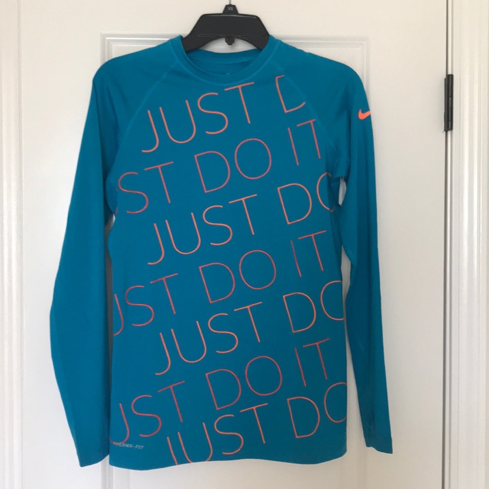 NWOT Nike thermafit running top for women